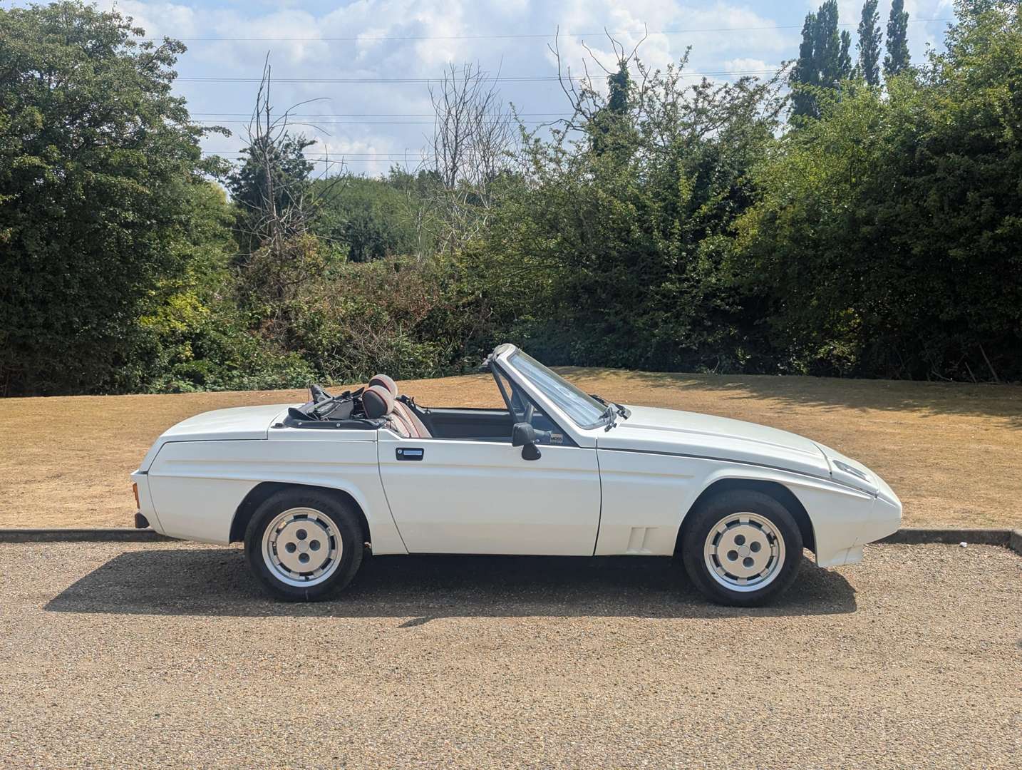 <p>1985 RELIANT SCIMITAR SS1</p>