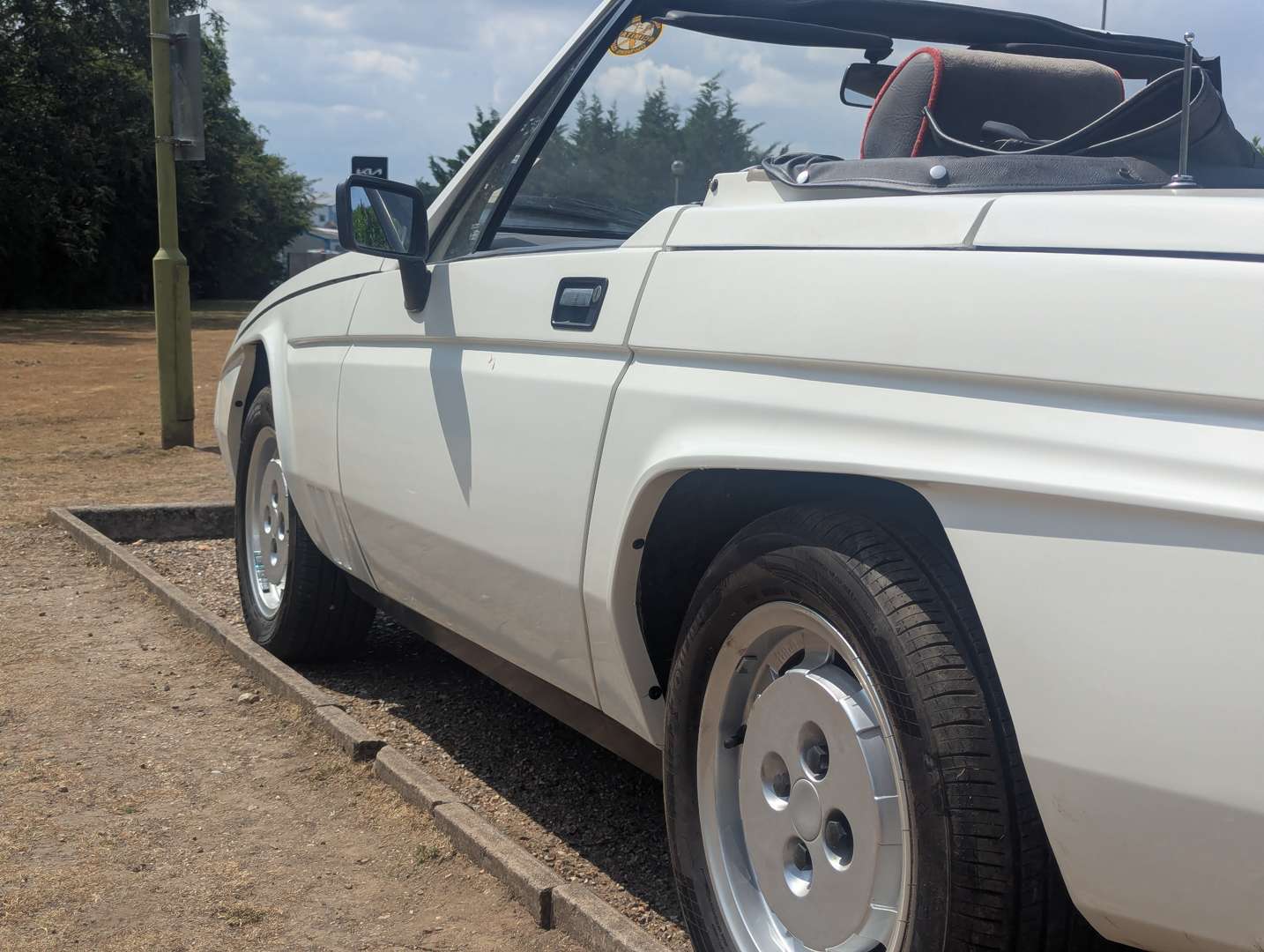 <p>1985 RELIANT SCIMITAR SS1</p>