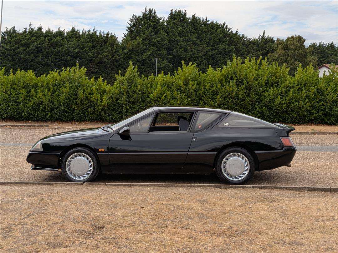 <p>1989 RENAULT GTA V6</p>