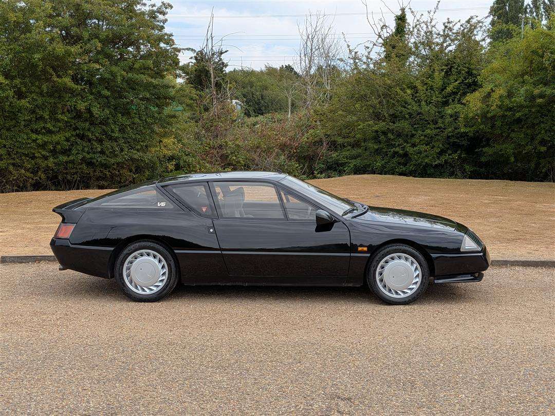 <p>1989 RENAULT GTA V6</p>