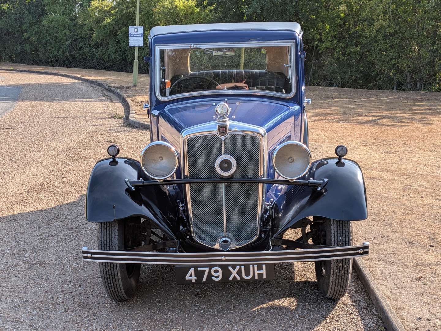 <p>1934 MORRIS 10/4 SALOON</p>