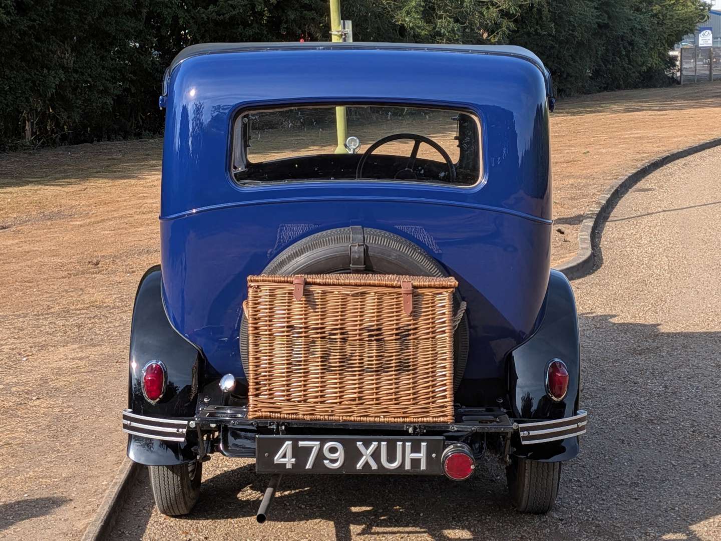 <p>1934 MORRIS 10/4 SALOON</p>