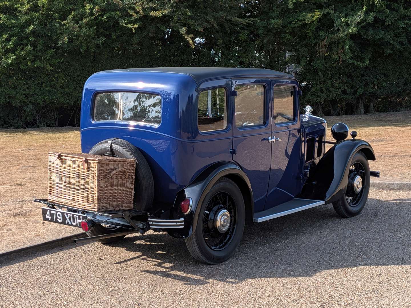 <p>1934 MORRIS 10/4 SALOON</p>
