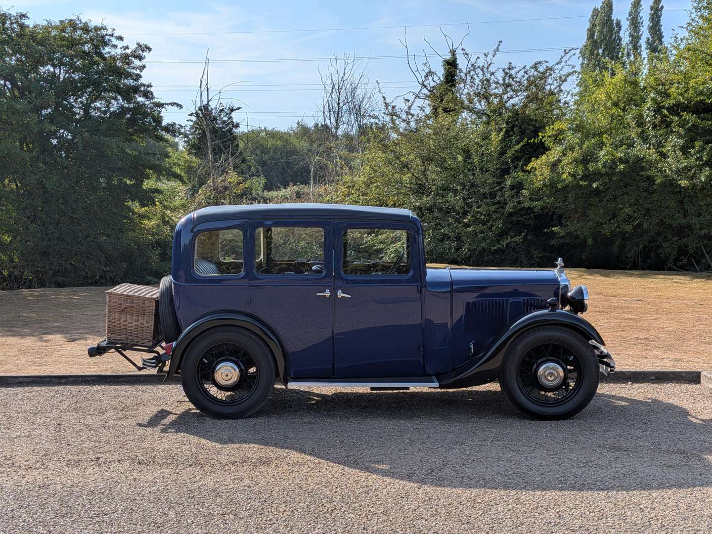 <p>1934 MORRIS 10/4 SALOON</p>