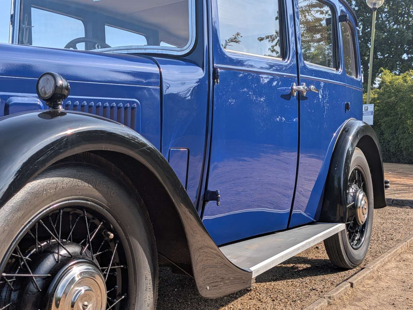 <p>1934 MORRIS 10/4 SALOON</p>