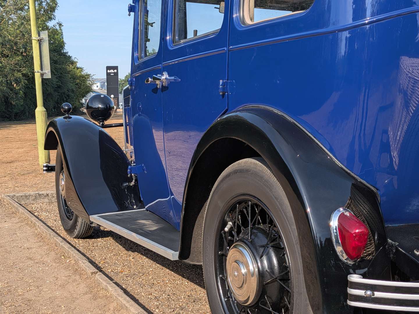 <p>1934 MORRIS 10/4 SALOON</p>