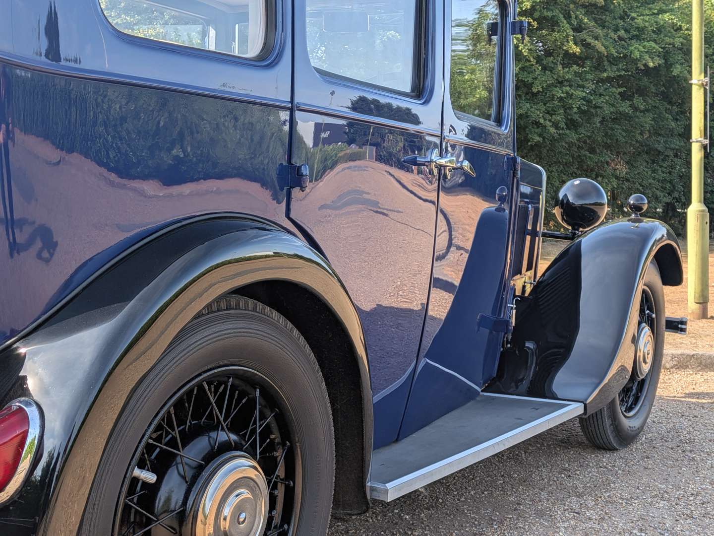 <p>1934 MORRIS 10/4 SALOON</p>