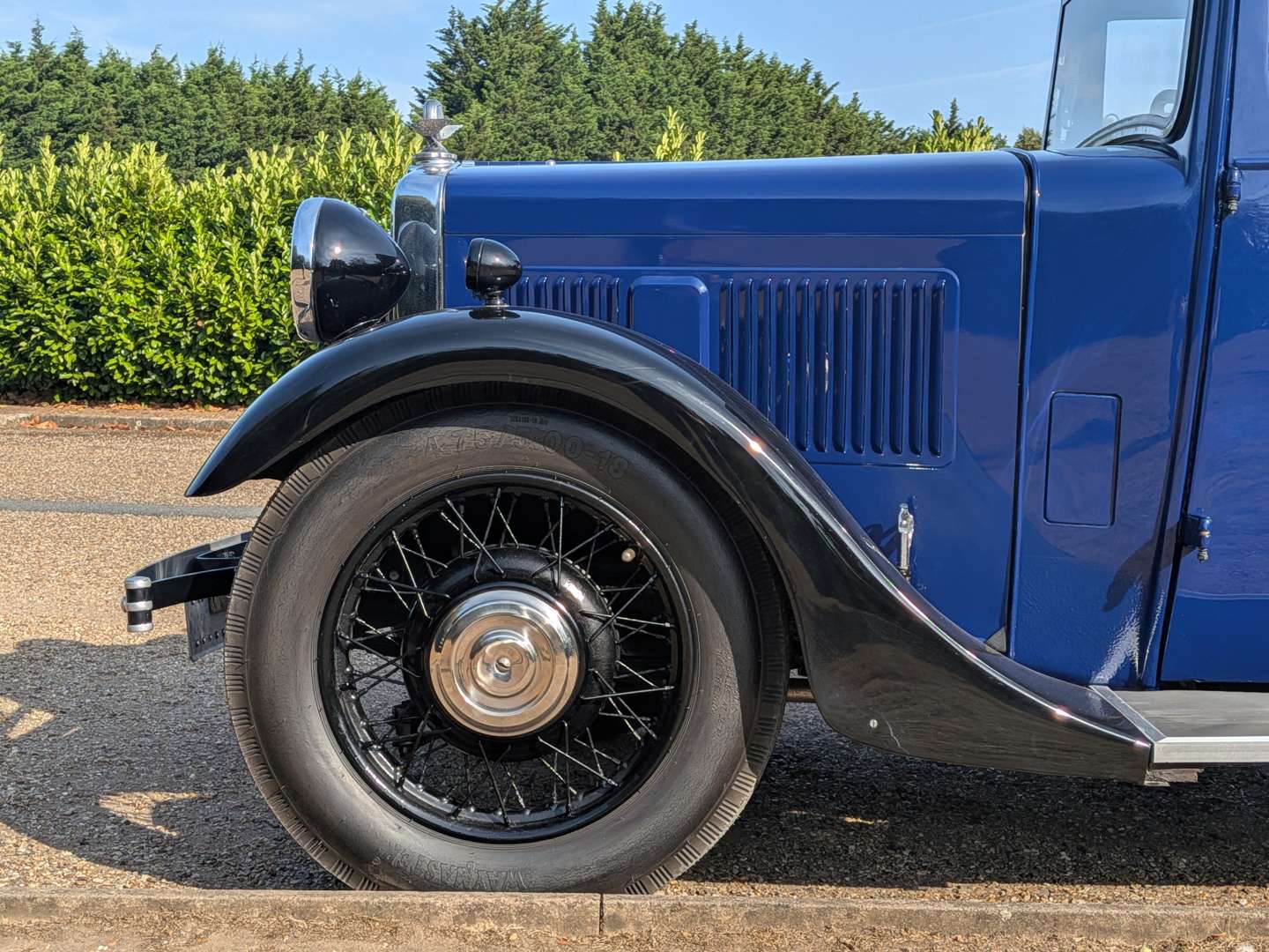<p>1934 MORRIS 10/4 SALOON</p>