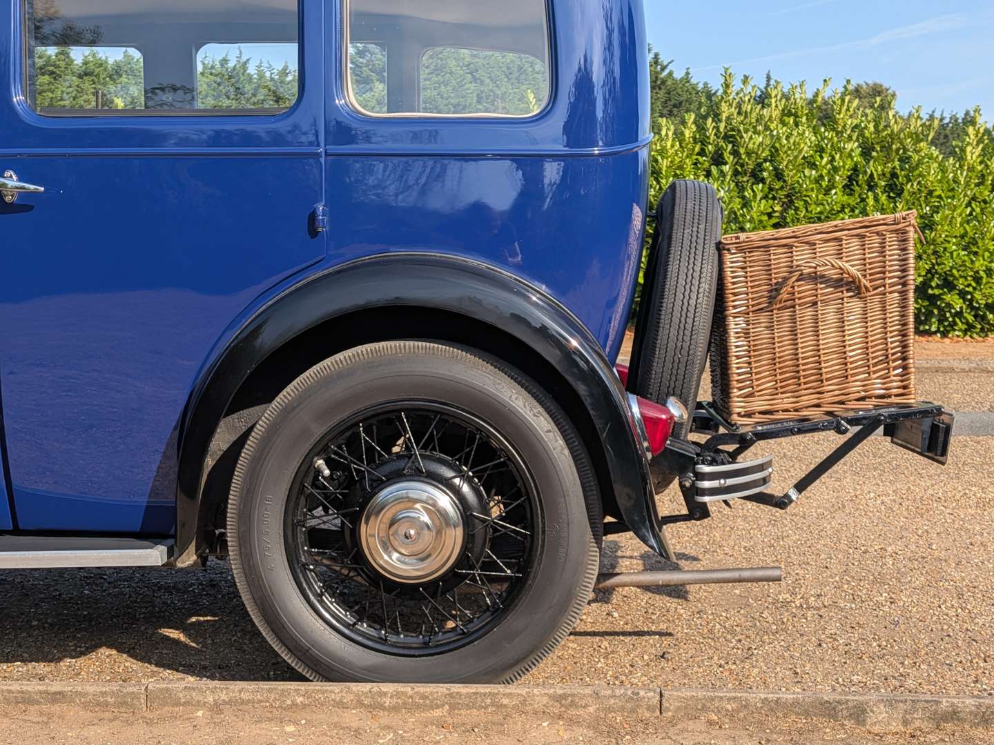 <p>1934 MORRIS 10/4 SALOON</p>