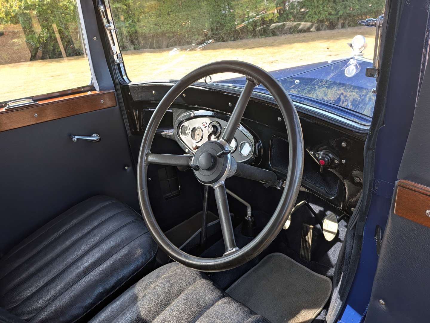 <p>1934 MORRIS 10/4 SALOON</p>