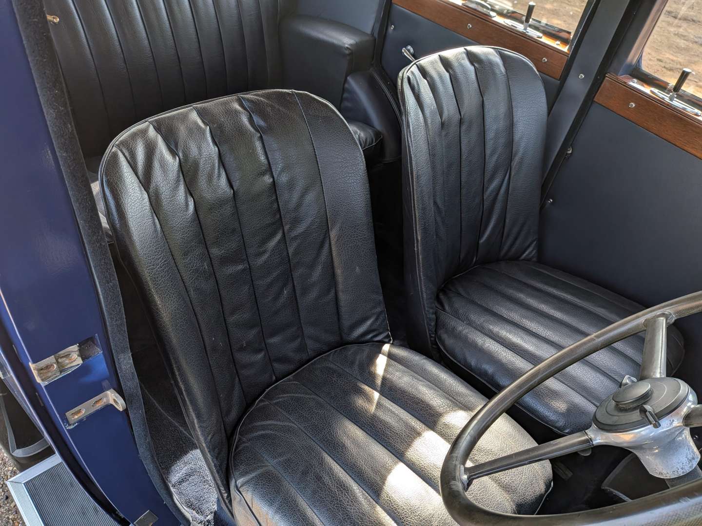 <p>1934 MORRIS 10/4 SALOON</p>