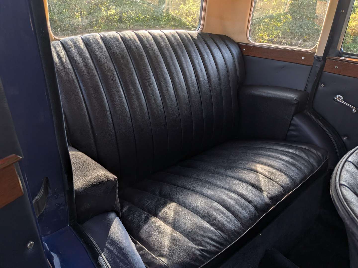 <p>1934 MORRIS 10/4 SALOON</p>
