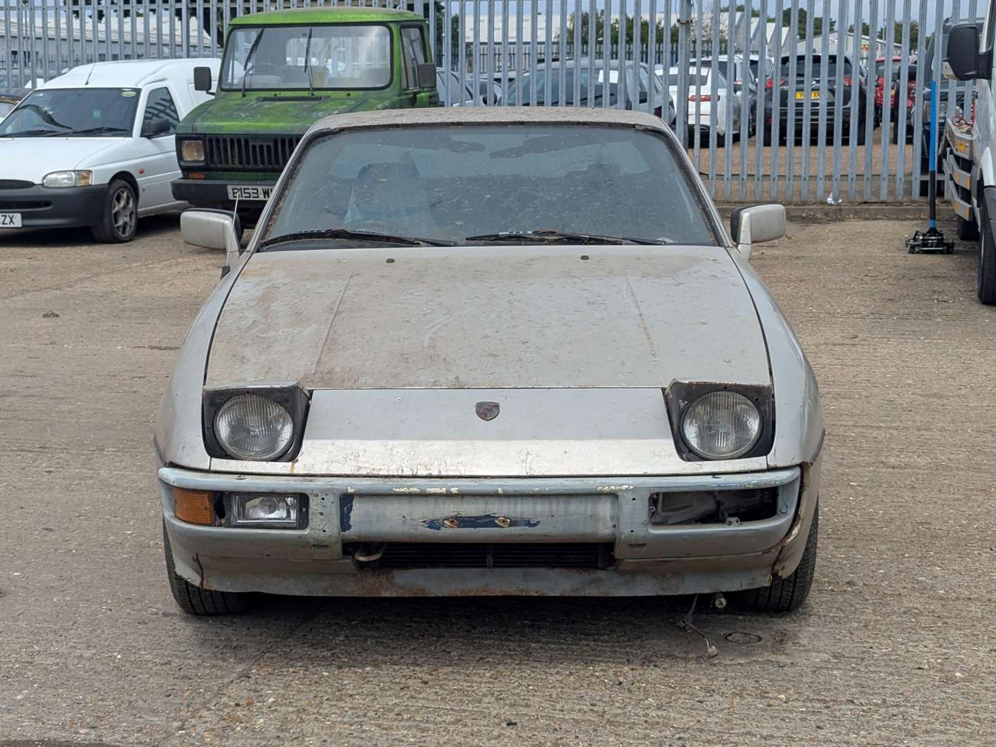 <p>1985 PORSCHE 924</p>