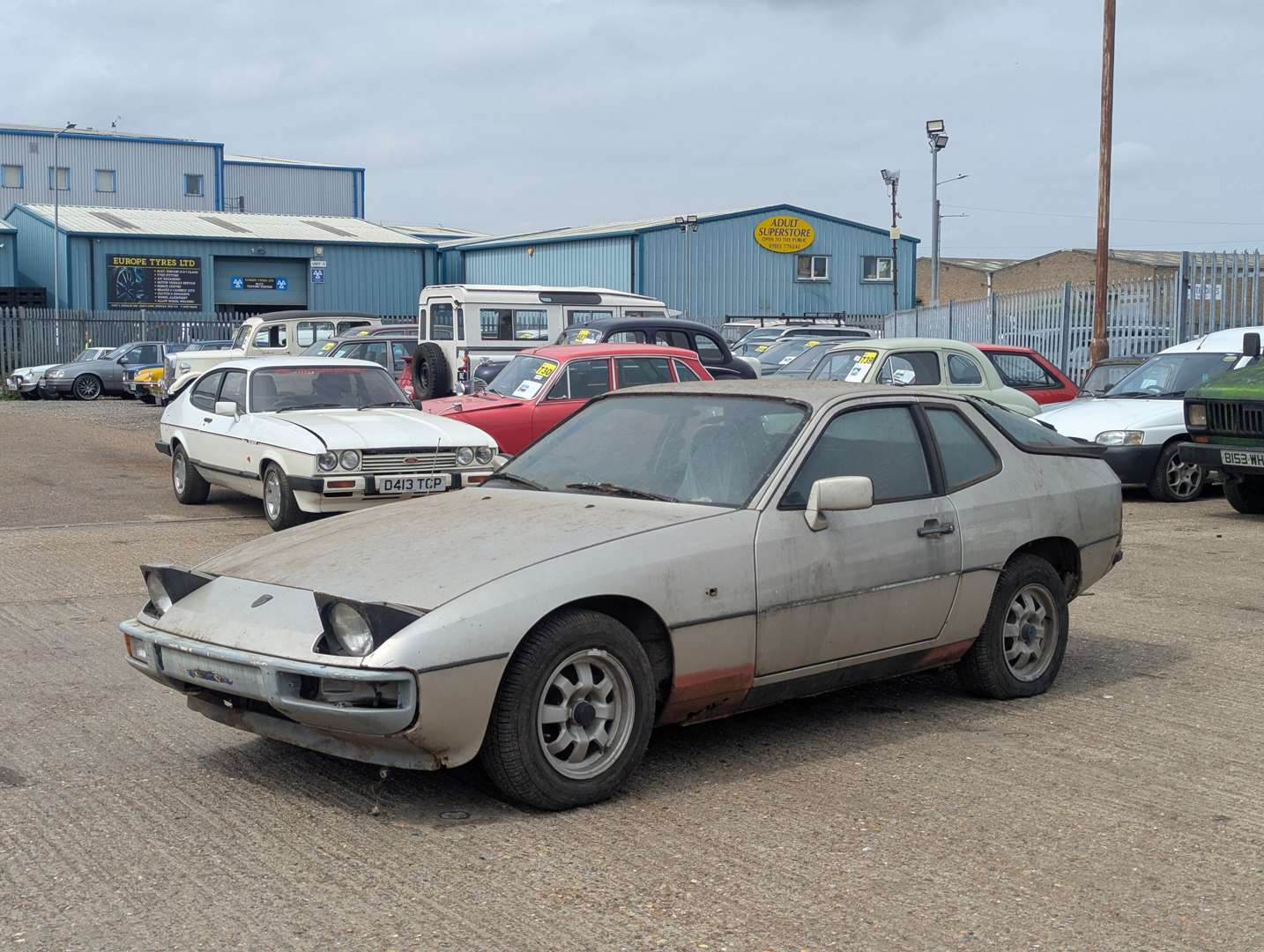 <p>1985 PORSCHE 924</p>