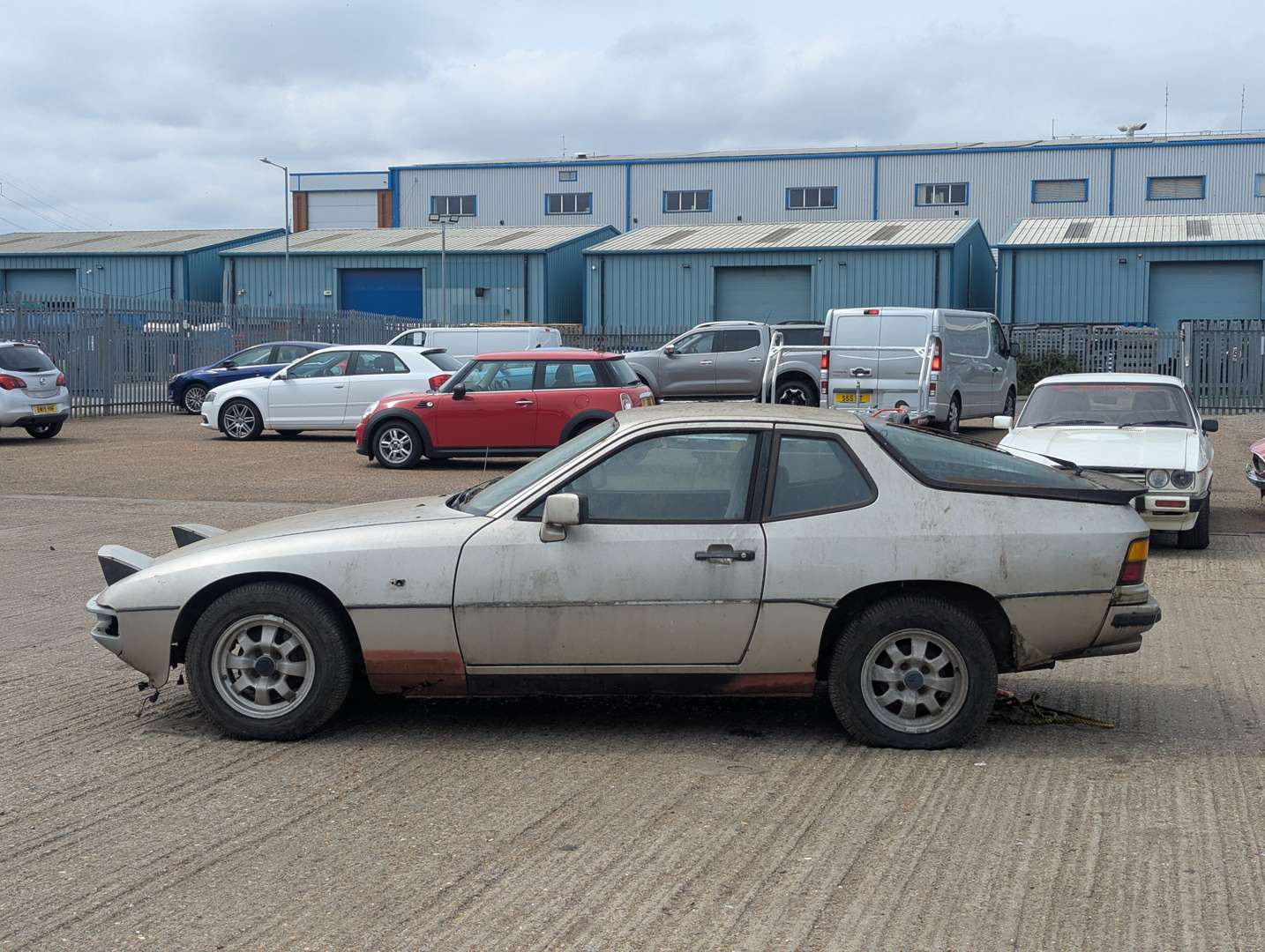 <p>1985 PORSCHE 924</p>