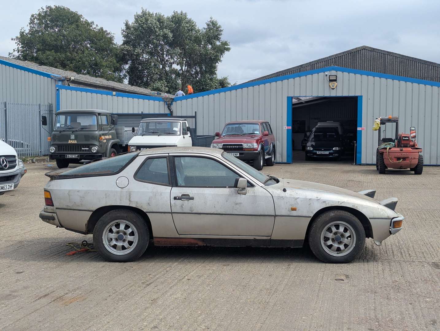 <p>1985 PORSCHE 924</p>
