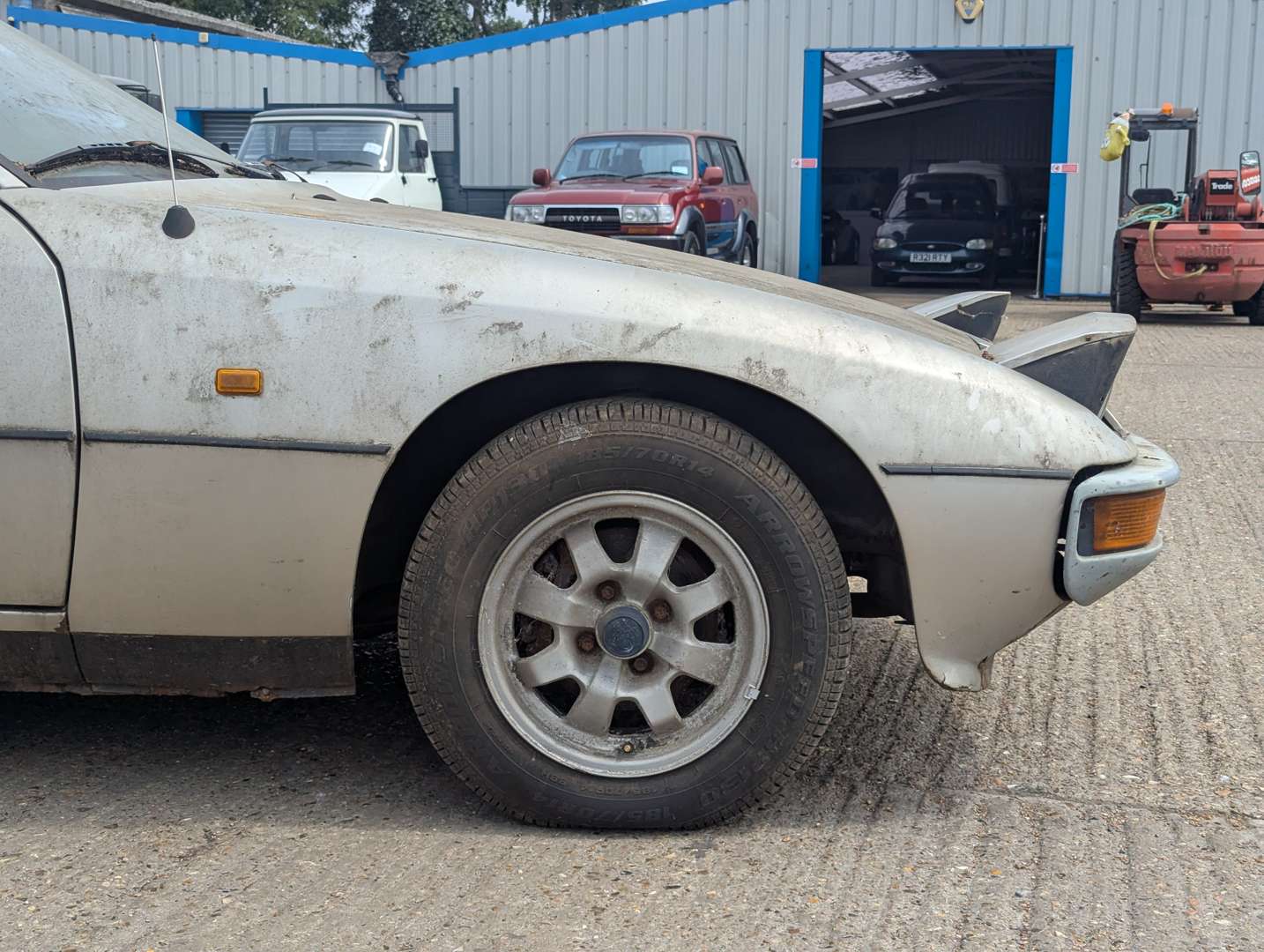 <p>1985 PORSCHE 924</p>