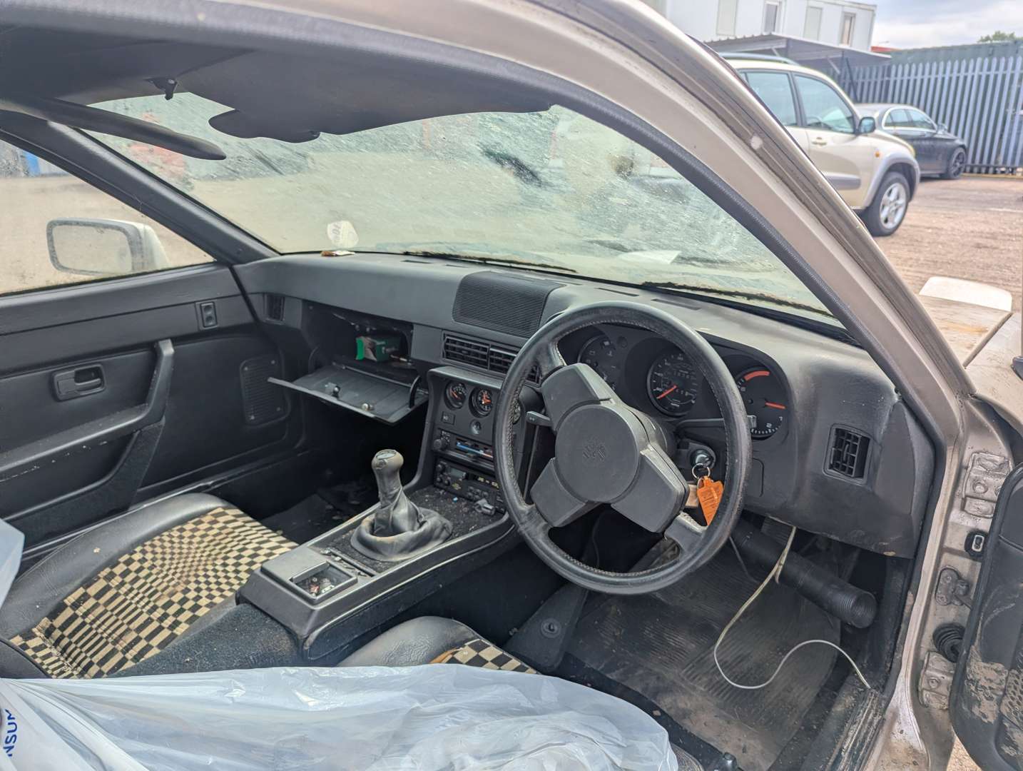 <p>1985 PORSCHE 924</p>