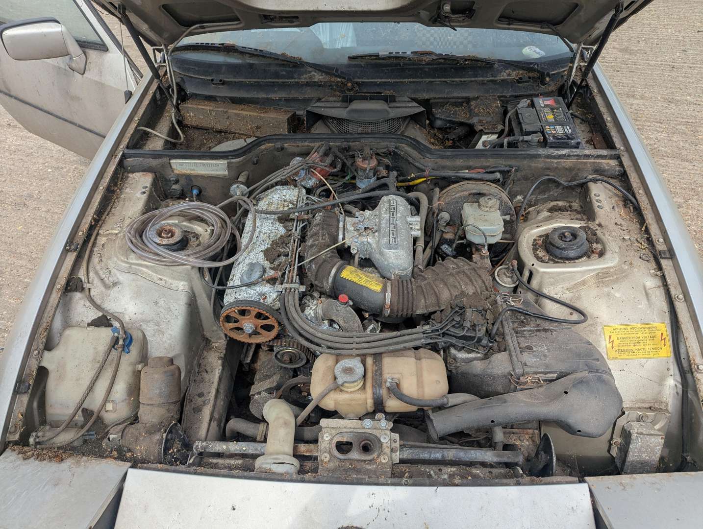 <p>1985 PORSCHE 924</p>