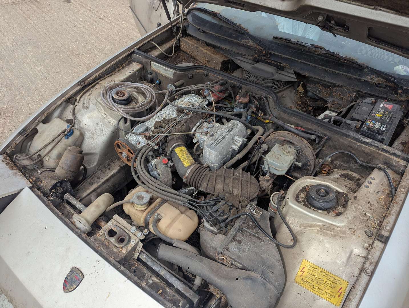 <p>1985 PORSCHE 924</p>