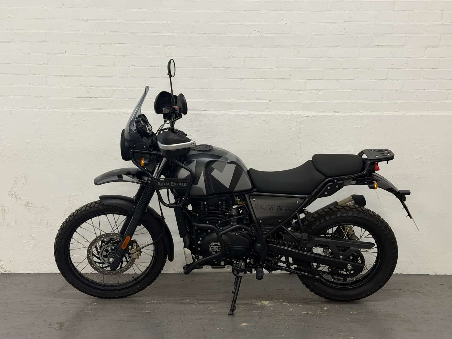 <p>2024 ROYAL ENFIELD HIMALAYAN E5</p>