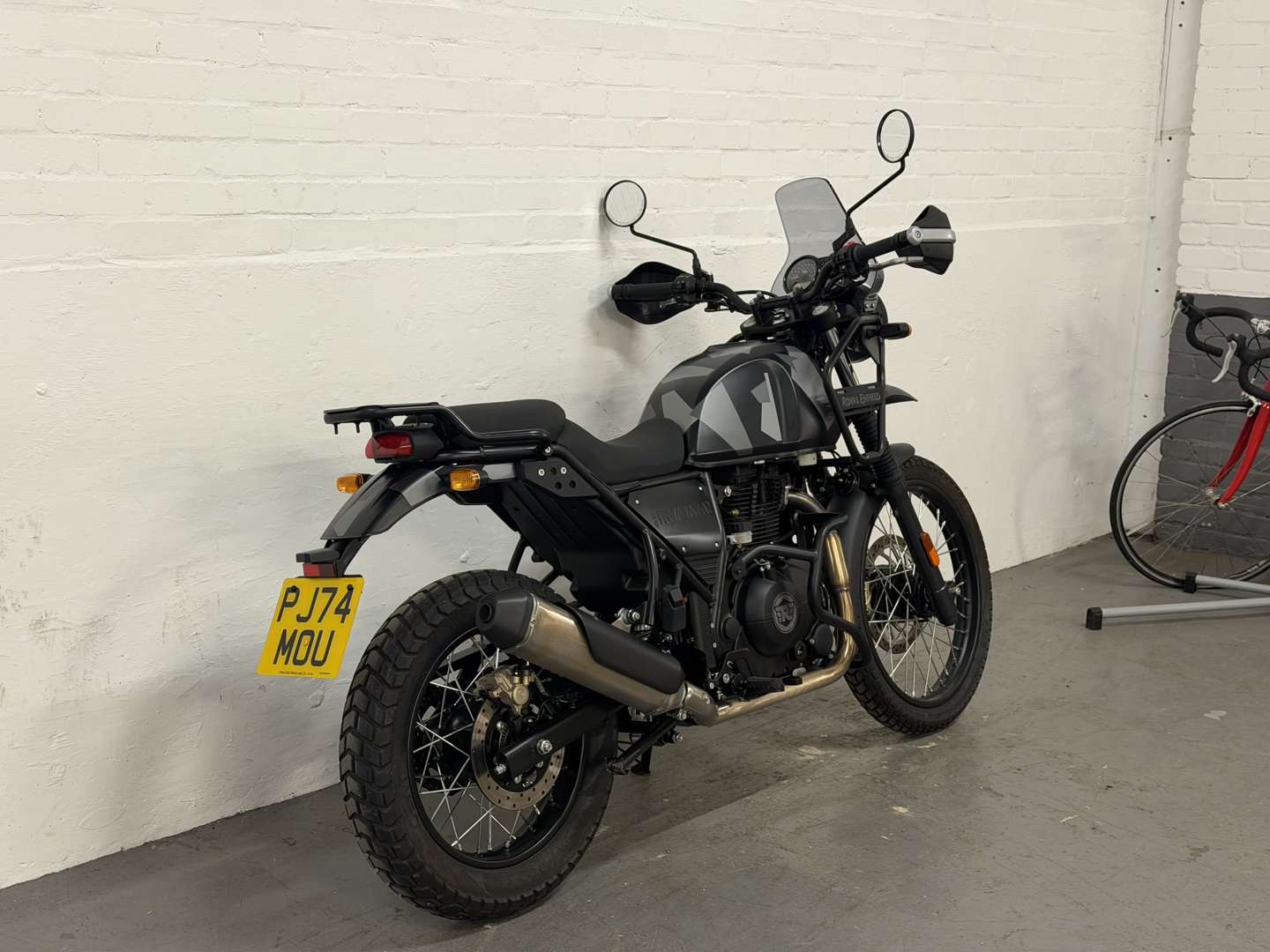 <p>2024 ROYAL ENFIELD HIMALAYAN E5</p>