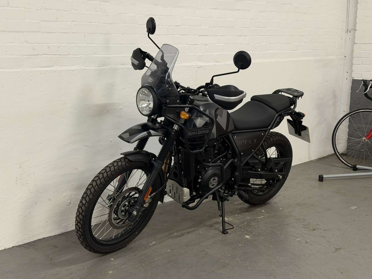 <p>2024 ROYAL ENFIELD HIMALAYAN E5</p>