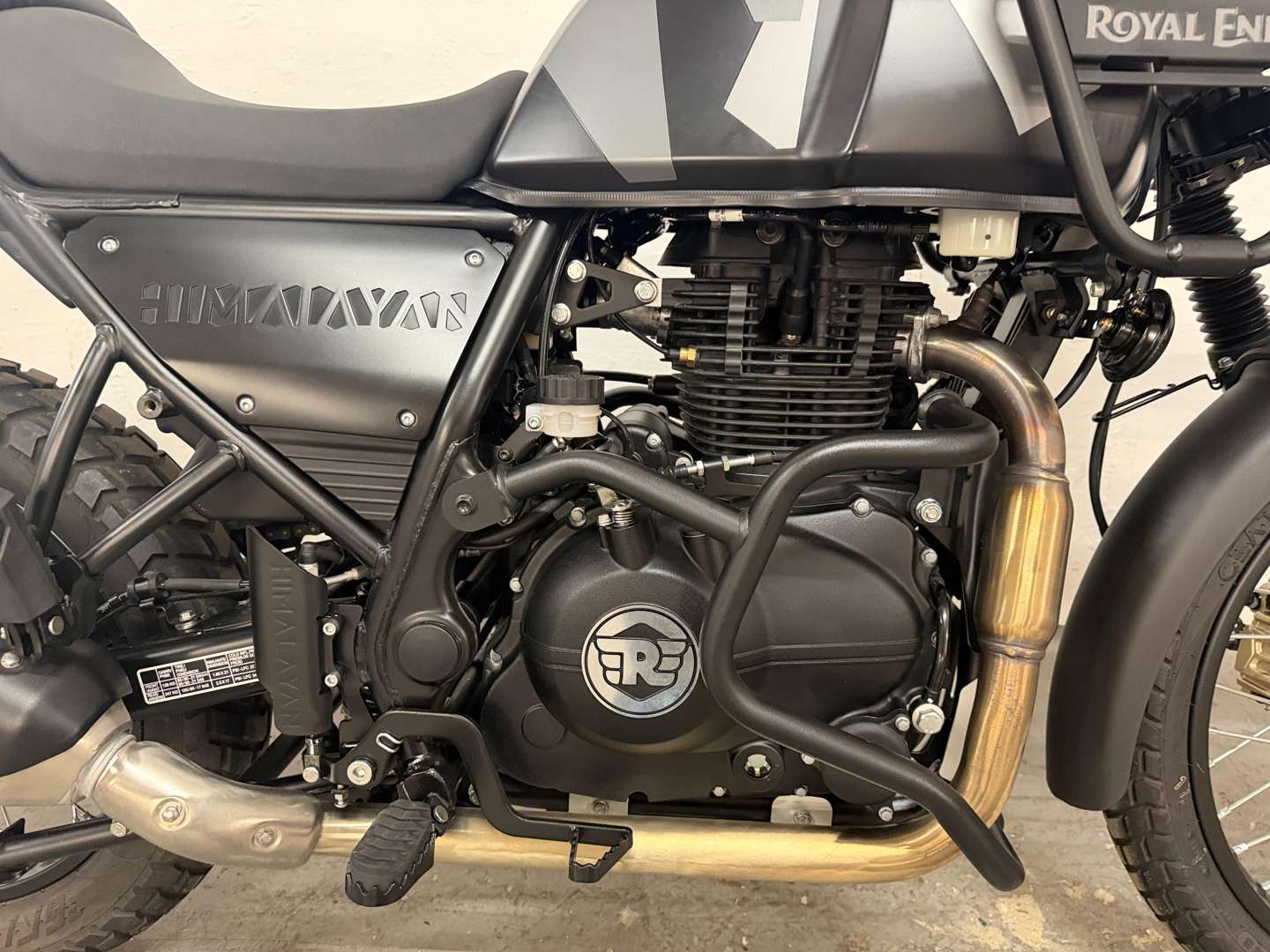 <p>2024 ROYAL ENFIELD HIMALAYAN E5</p>
