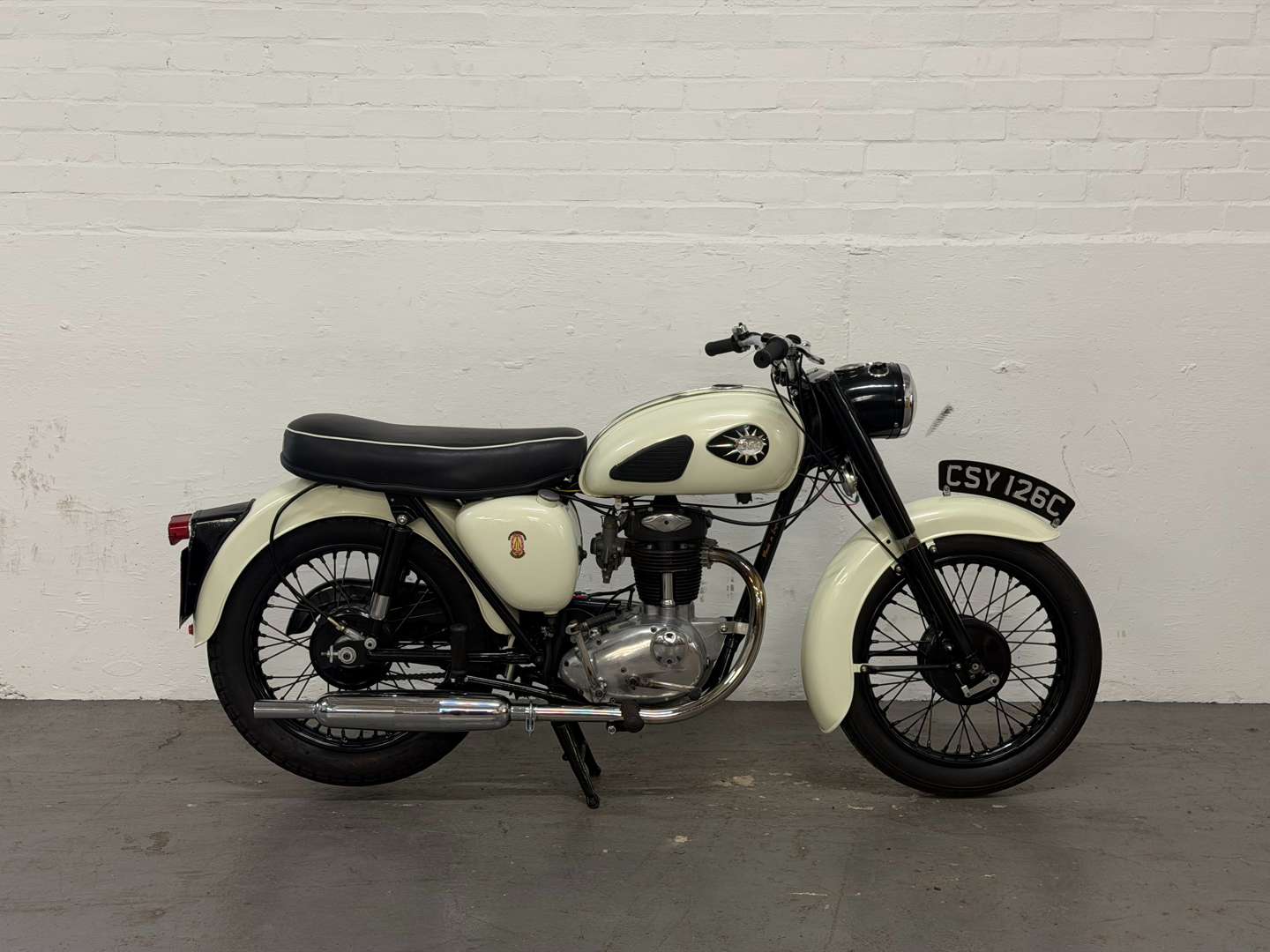 <p>1965 BSA C15</p>