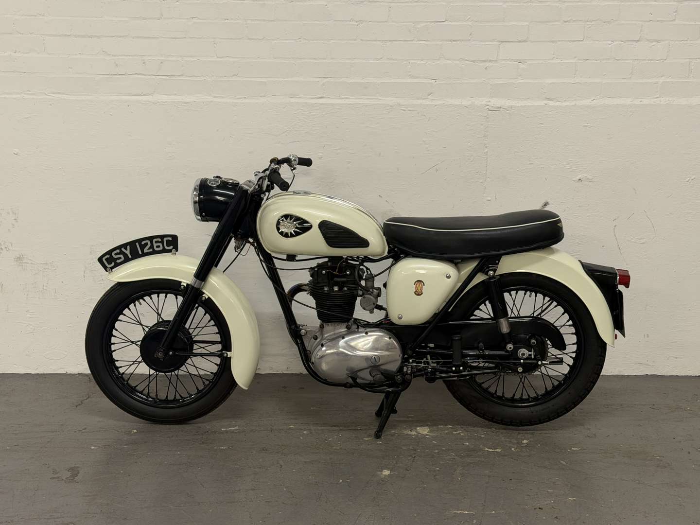 <p>1965 BSA C15</p>