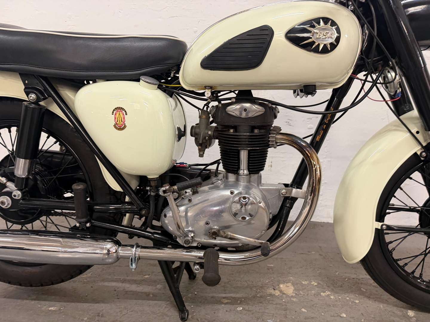 <p>1965 BSA C15</p>