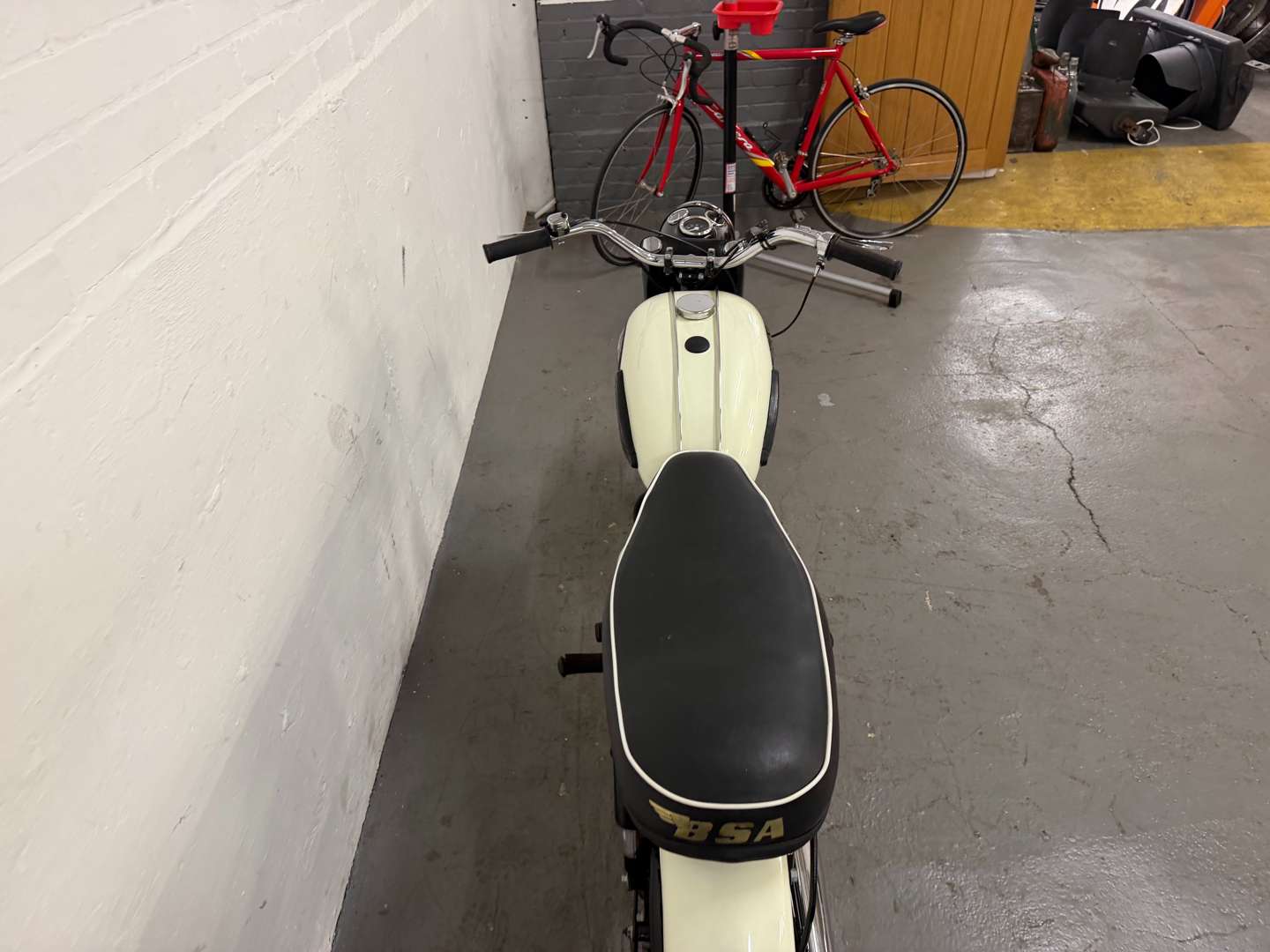 <p>1965 BSA C15</p>