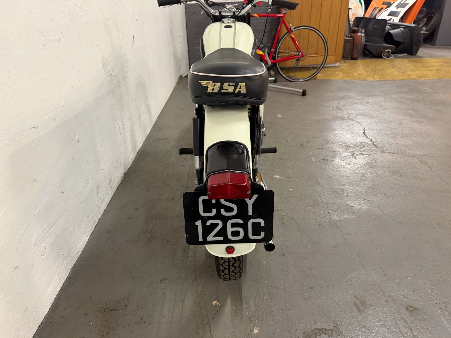<p>1965 BSA C15</p>