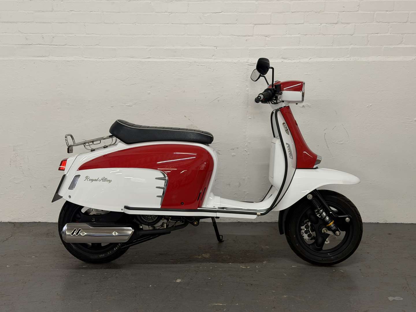<p>2018 ROYAL ALLOY GT125</p>