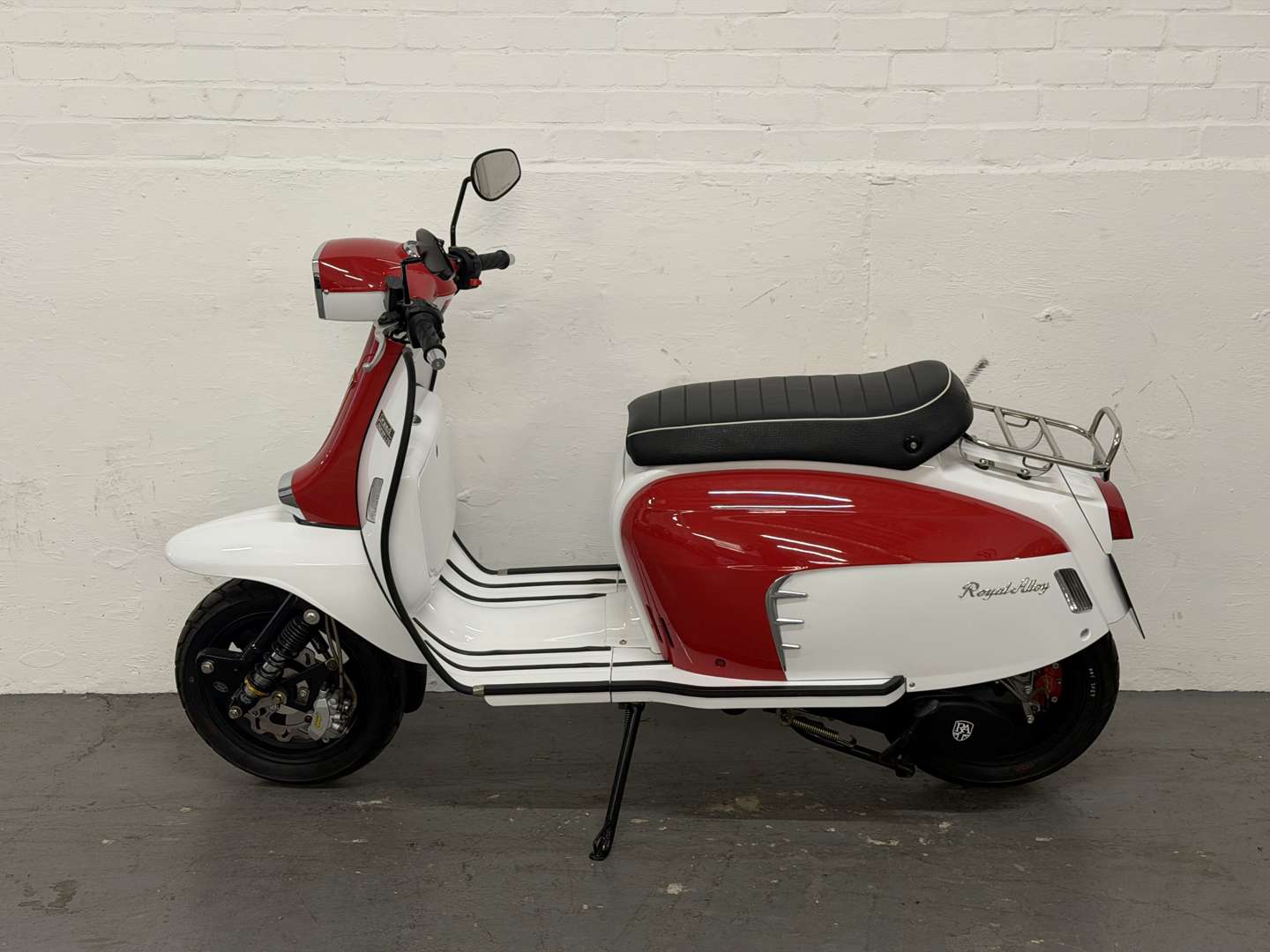 <p>2018 ROYAL ALLOY GT125</p>