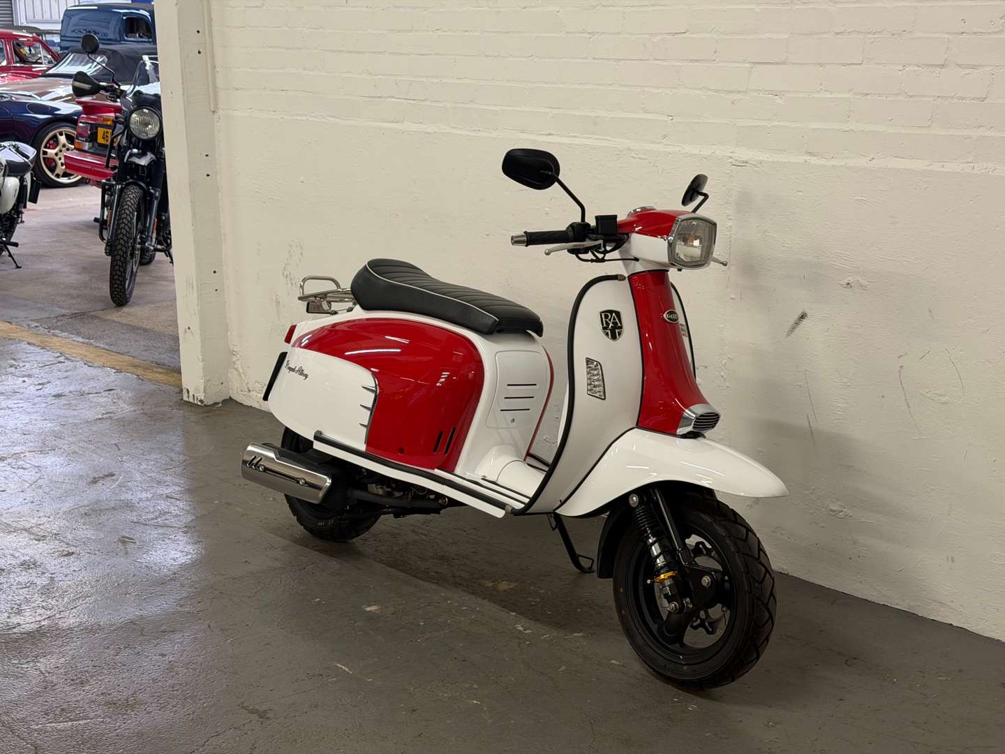 <p>2018 ROYAL ALLOY GT125</p>