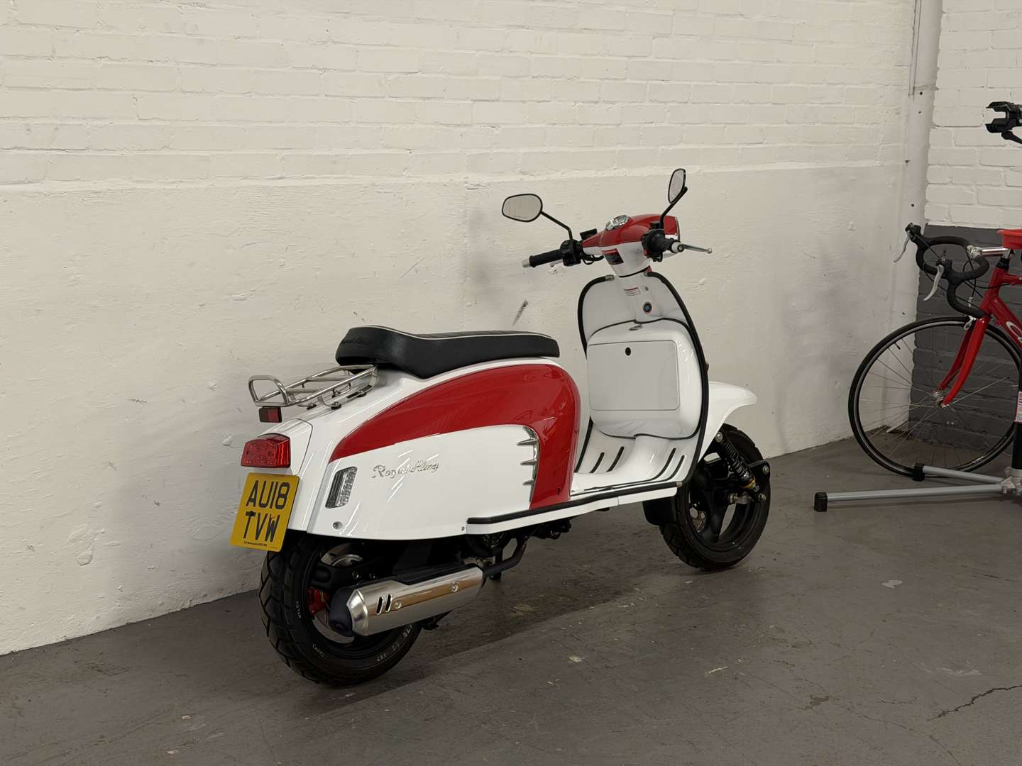 <p>2018 ROYAL ALLOY GT125</p>