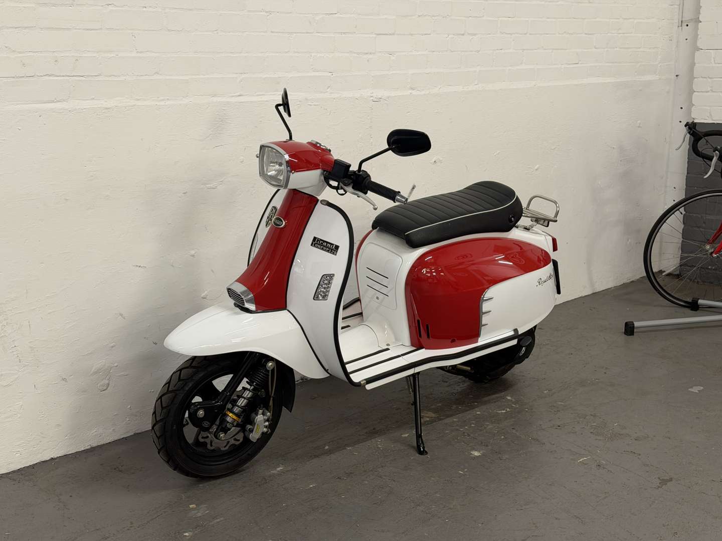<p>2018 ROYAL ALLOY GT125</p>