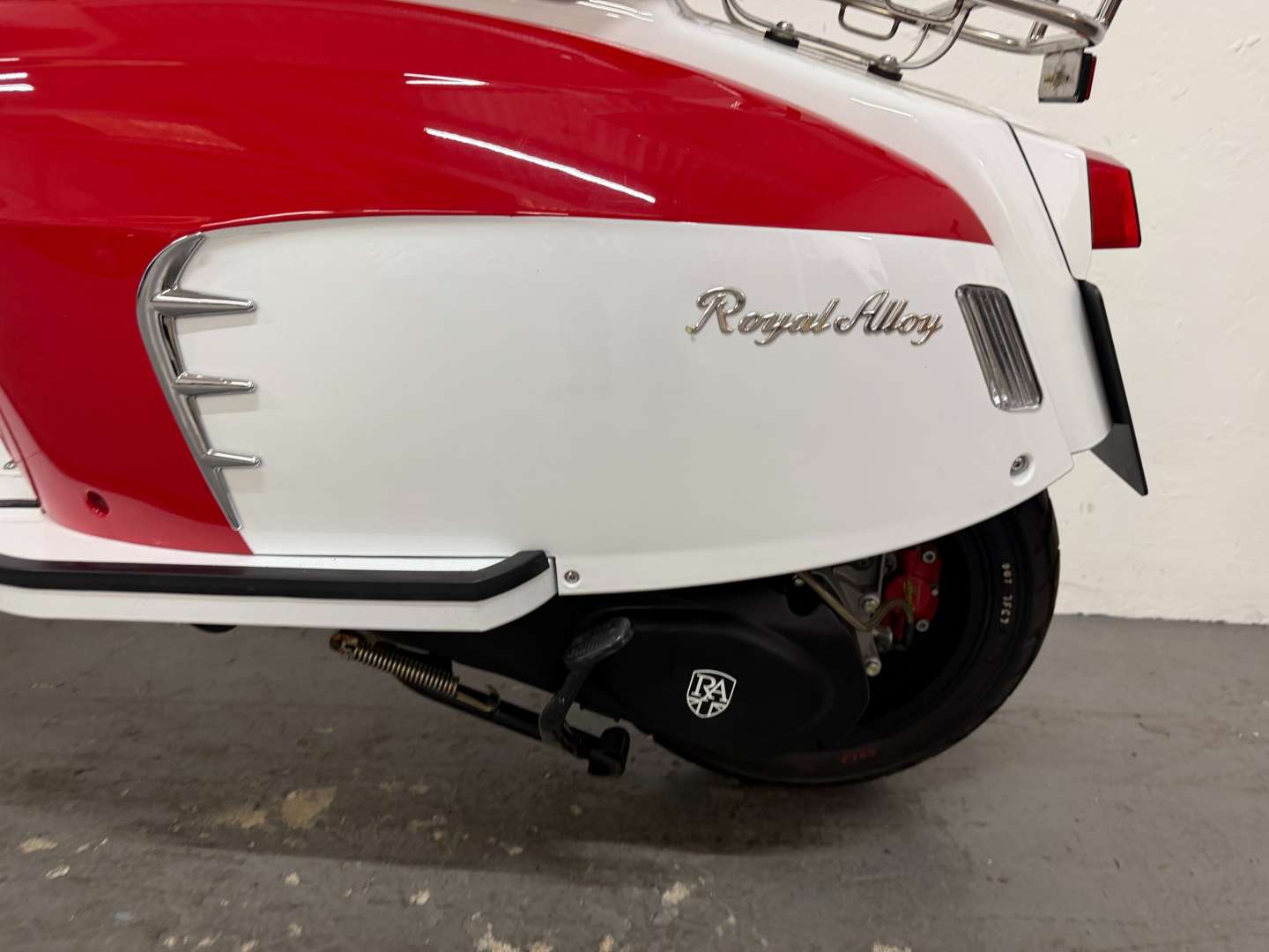 <p>2018 ROYAL ALLOY GT125</p>
