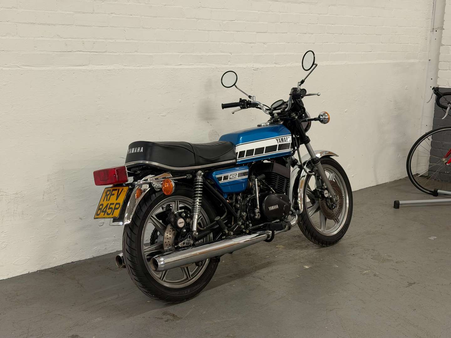 <p>1976 YAMAHA RD400 C</p>