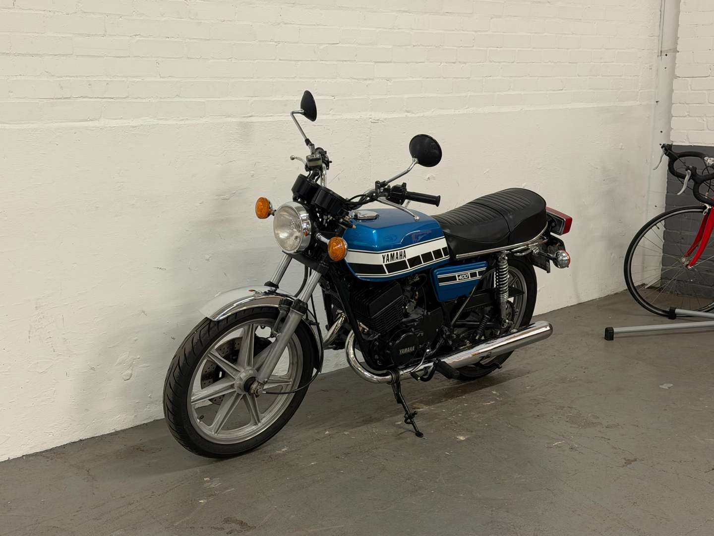 <p>1976 YAMAHA RD400 C</p>