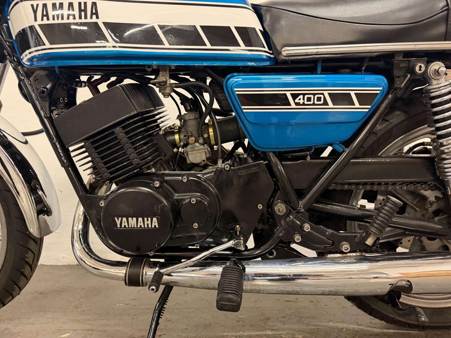 <p>1976 YAMAHA RD400 C</p>