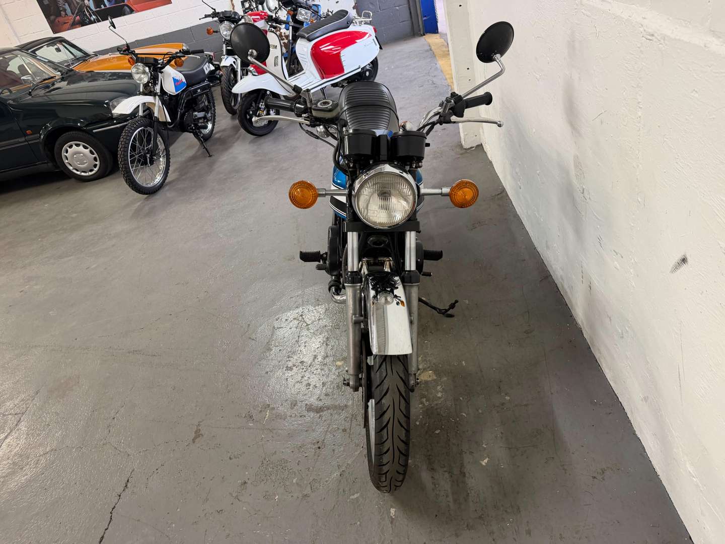 <p>1976 YAMAHA RD400 C</p>