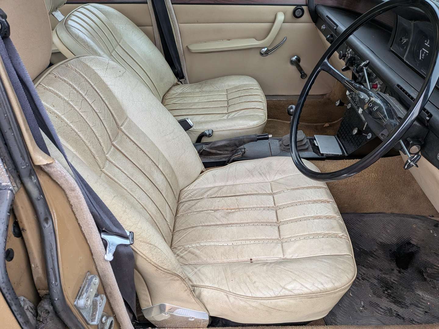 <p>1975 ROVER 3500S</p>
