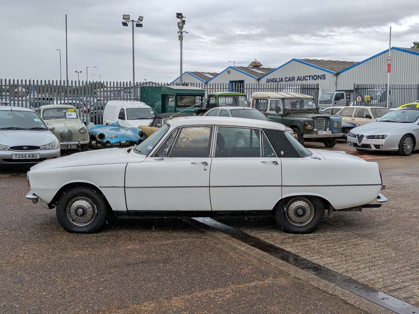 <p>1977 ROVER 2200 SC</p>