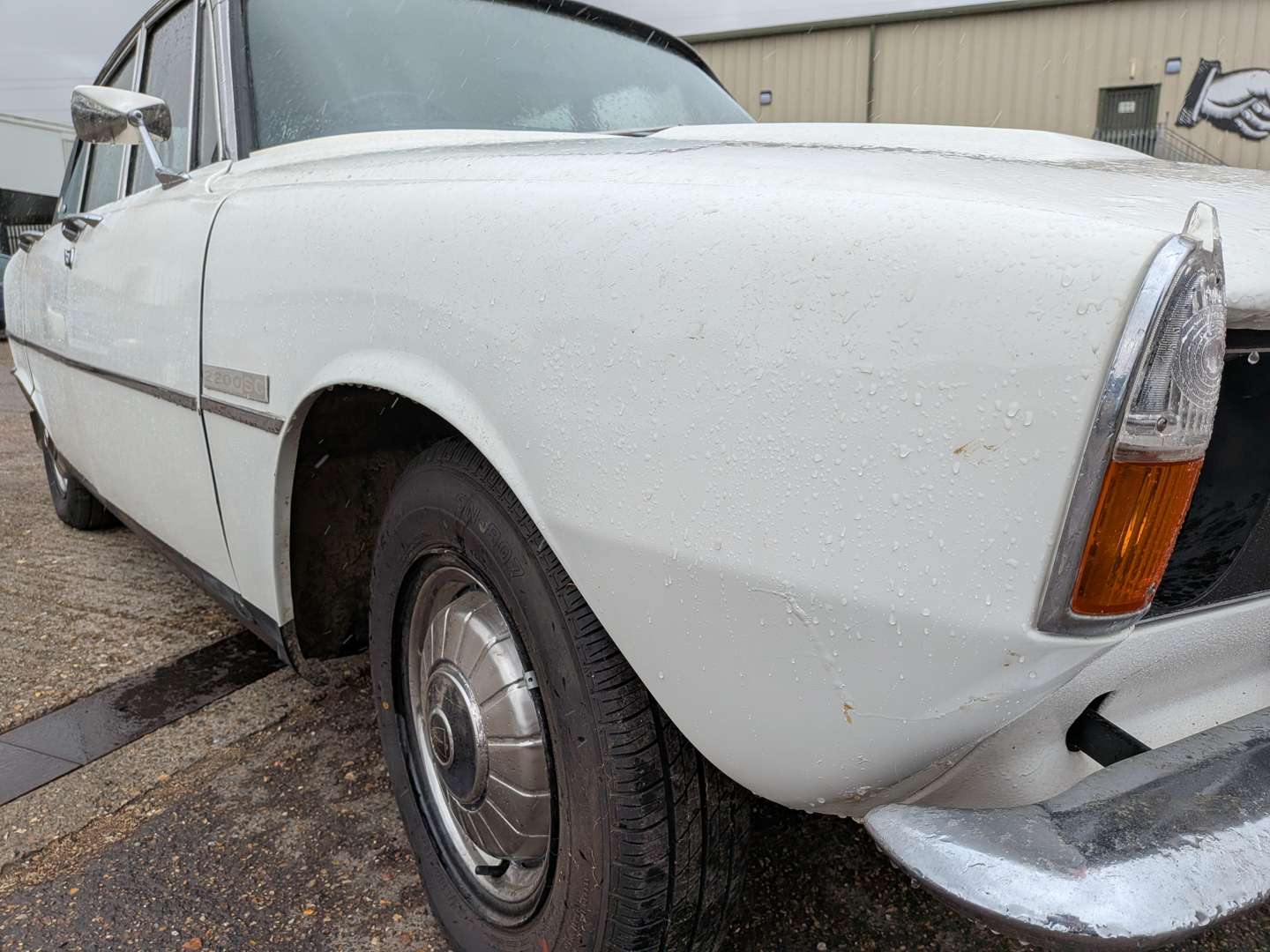 <p>1977 ROVER 2200 SC</p>