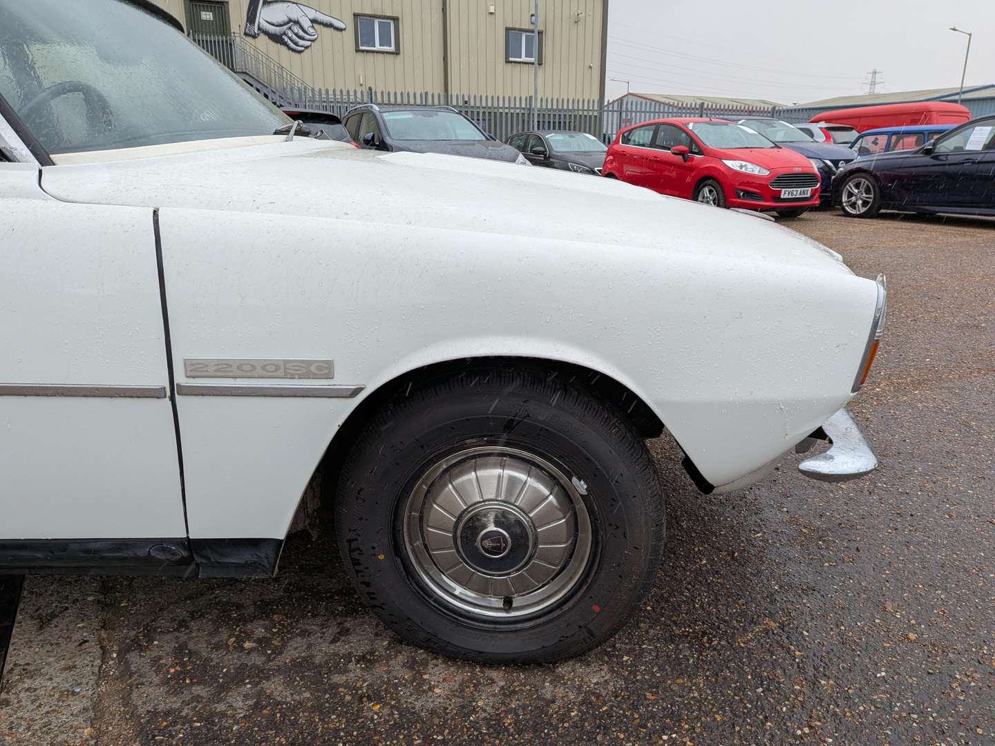 <p>1977 ROVER 2200 SC</p>