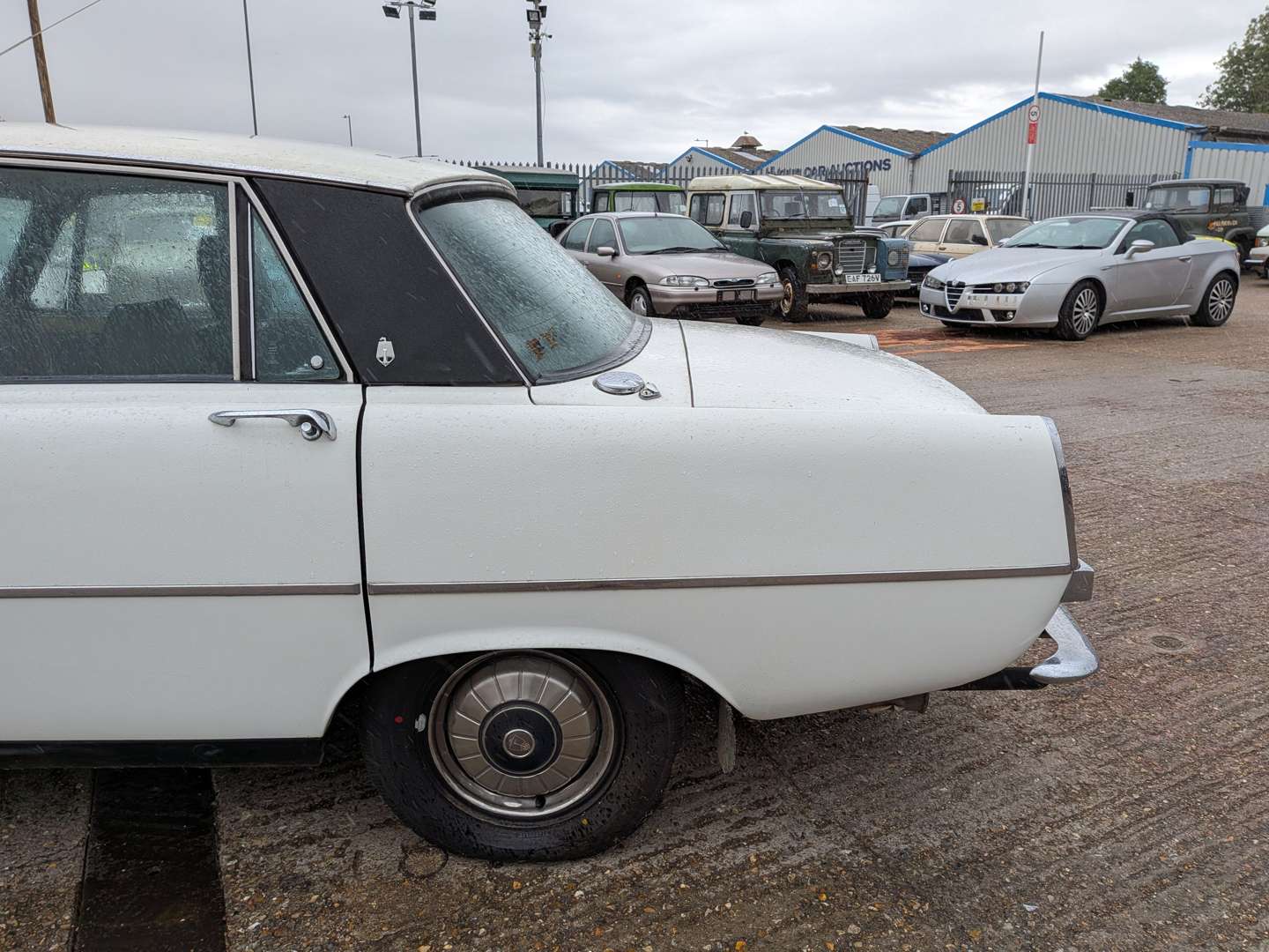 <p>1977 ROVER 2200 SC</p>