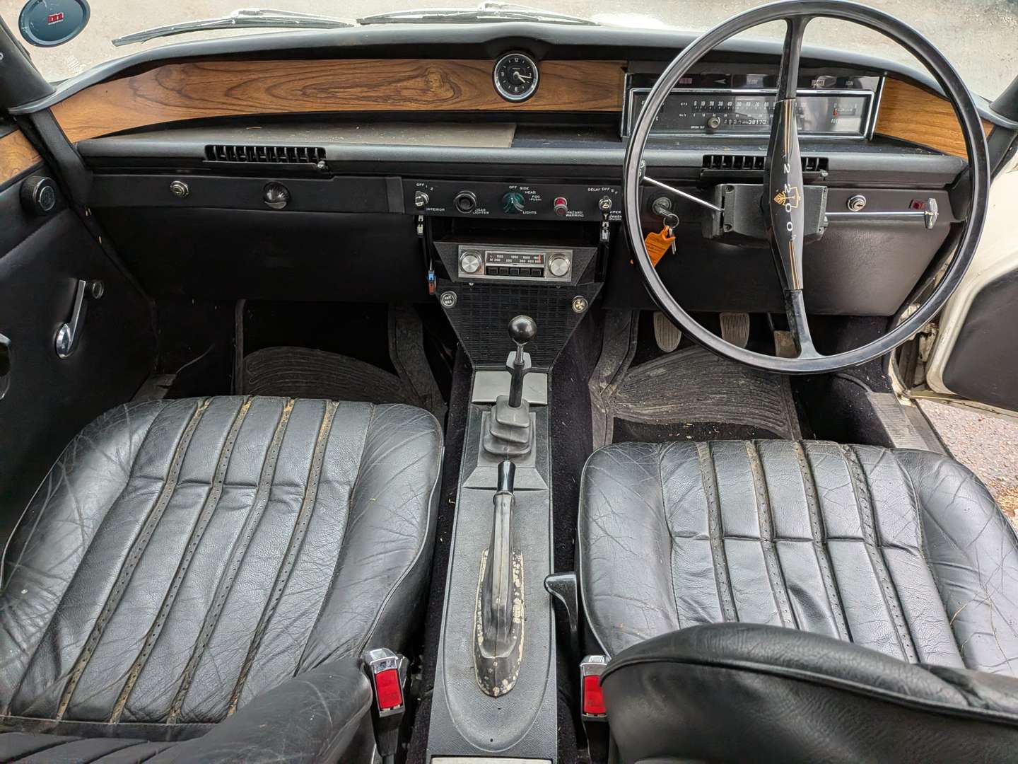 <p>1977 ROVER 2200 SC</p>