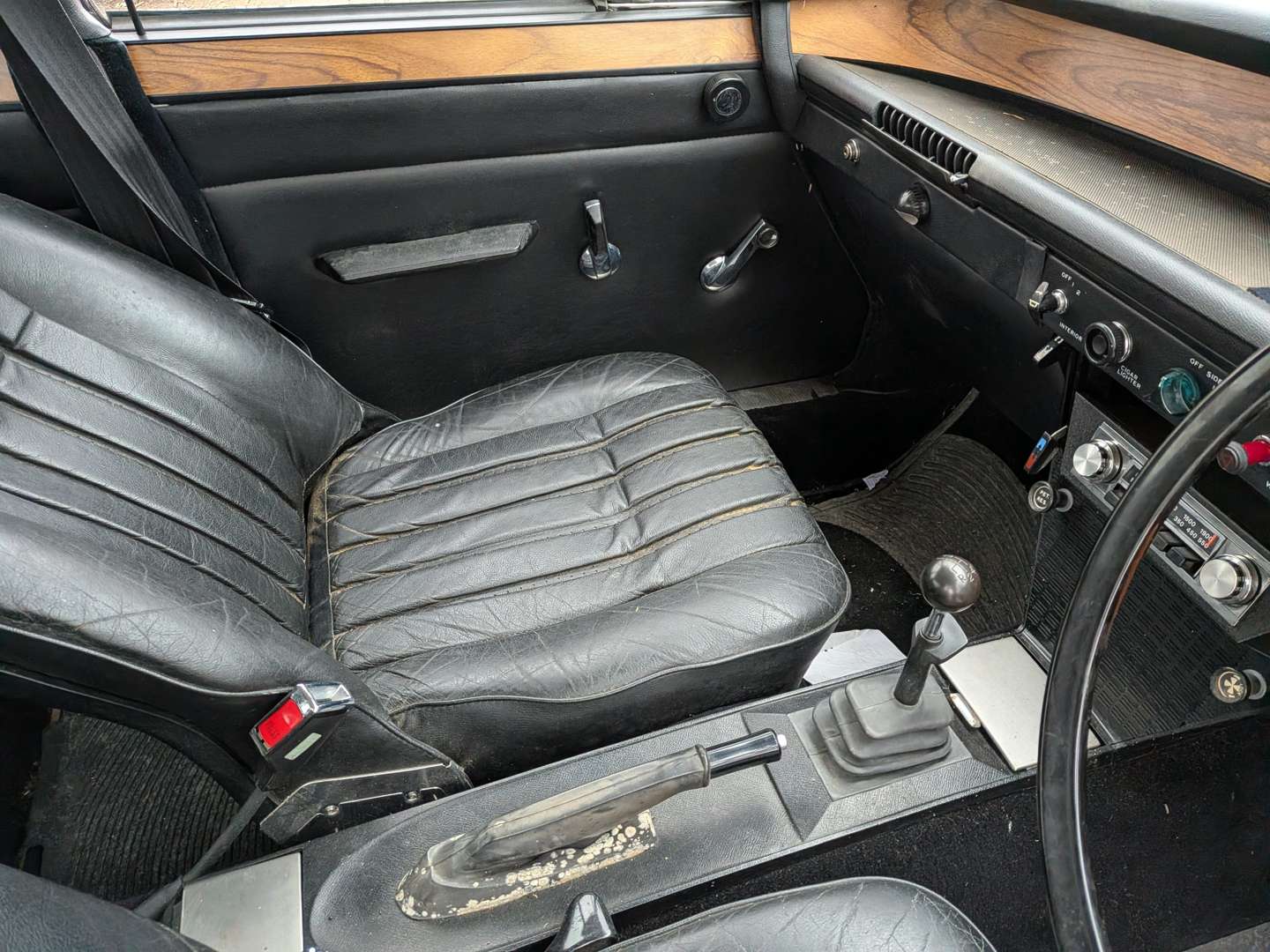 <p>1977 ROVER 2200 SC</p>